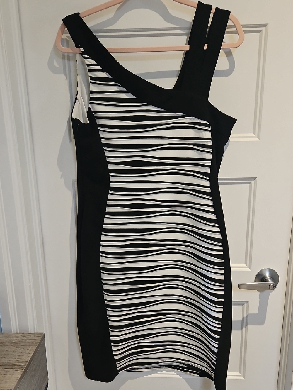 Frank Lyman Design Black and White One-Shoulder Midi Dress - Picture 2 of 5